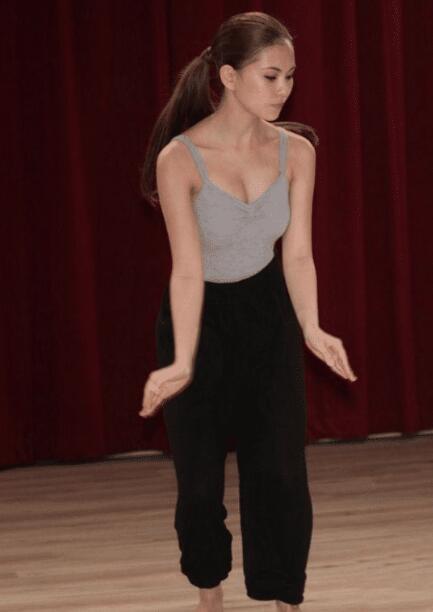 昆凌身材照片,曲线动人展现健康美态